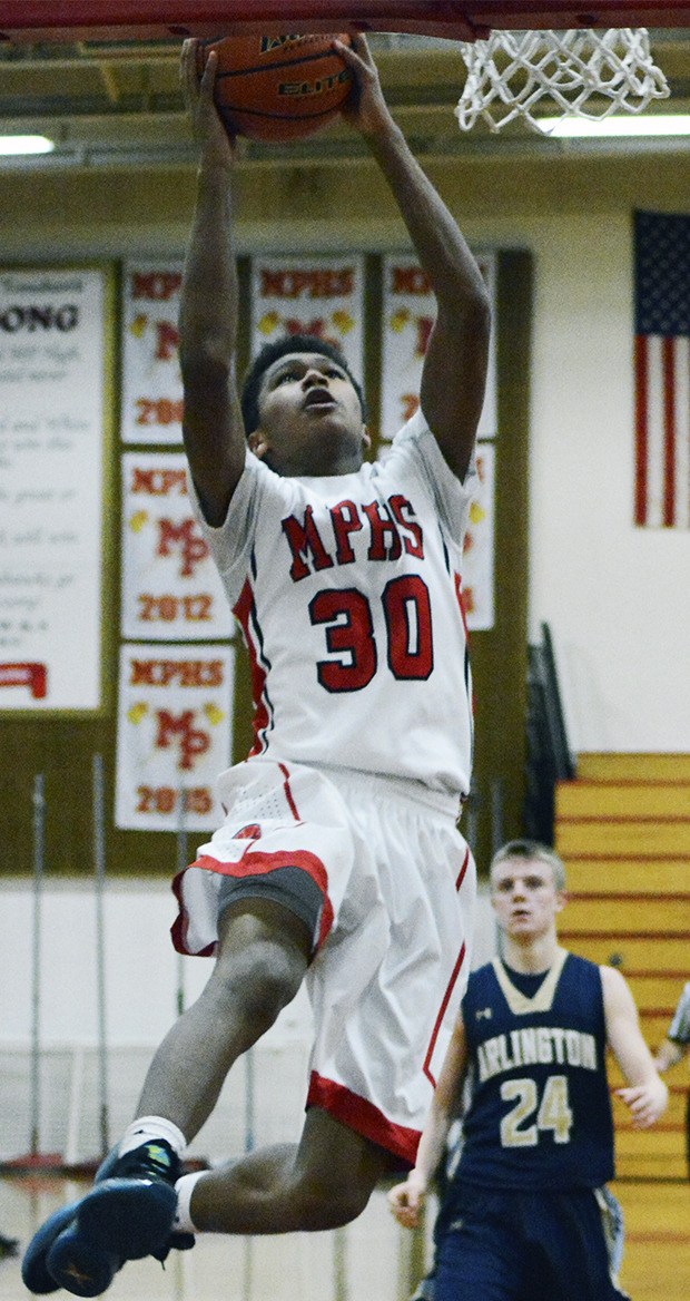 Raequan Battle of Marysville-Pilchuck assists layup.