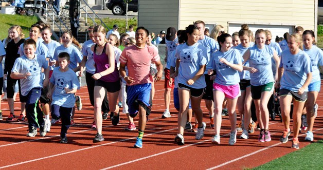 Runners take off from the starting line of the Juan Mendoza Memorial Mile on May 31.