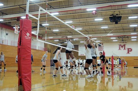 Sophomore Hannah Watson goes for a kill.