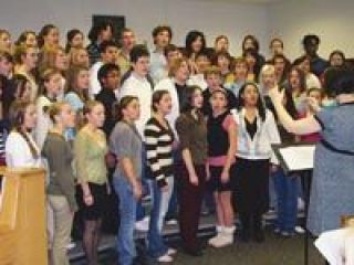 Chamber members entertained by Lakewood singers