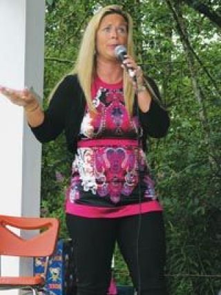 Kela Stelzig growled out renditions of Why Havent I Heard From You? and Independence Day.