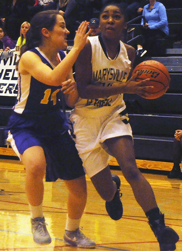 Marysville Getchell's Kierra Green sets up for layup.