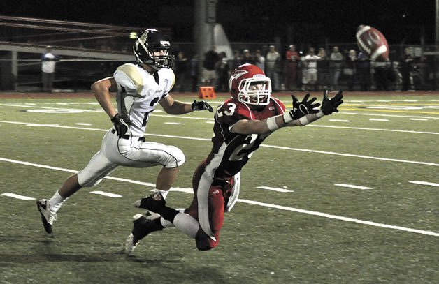 A deep M-P throw is just out of the reach of junior Kyle Nobach.