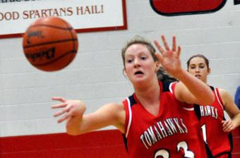 Marysville’s Emily Enberg passes the ball during the Tomahawks’ 54-50 victory over Stanwood.