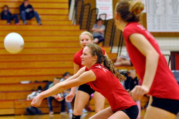 Marysville-Pilchuck senior Megan Nelson digs the ball during the Tuesday