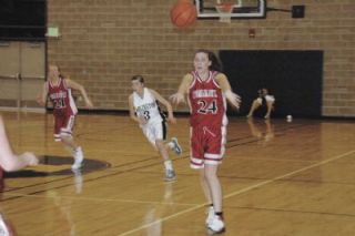Britt Harris passes the ball ahead on a fast break. Harris did a little bit of everything for the Tomahawks in their Jan. 8 win over Arlington.