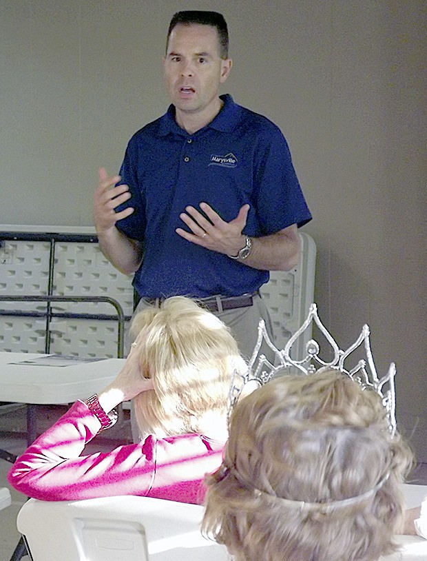 Marysville Mayor Jon Nehring talks to a small crowd about a number of issues important to the city at a Coffee Klatch Aug. 7 at Jenning's Park.