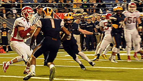 Hatch secures touchdown reception against Bellevue Nov. 28.