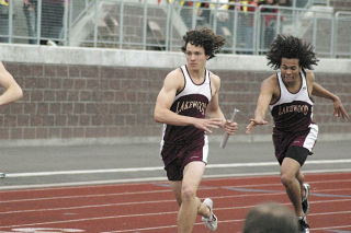 In the boys 4x400 relay