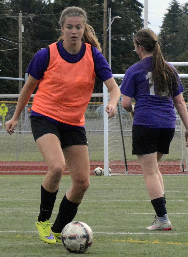 Arlington's Tahlia Miear's practices at a Fureza FC's semi-pro women's soccer team 2016.