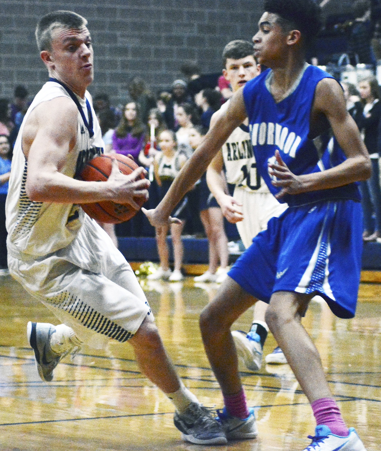 Arlington&rsquo;s Drew Bryson plants to for a layup. Brandon Adam/Staff Photo