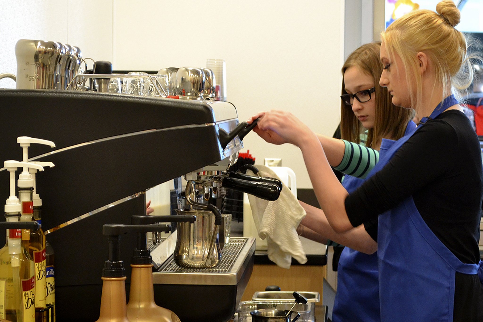 New M-P food commons lights up lunch