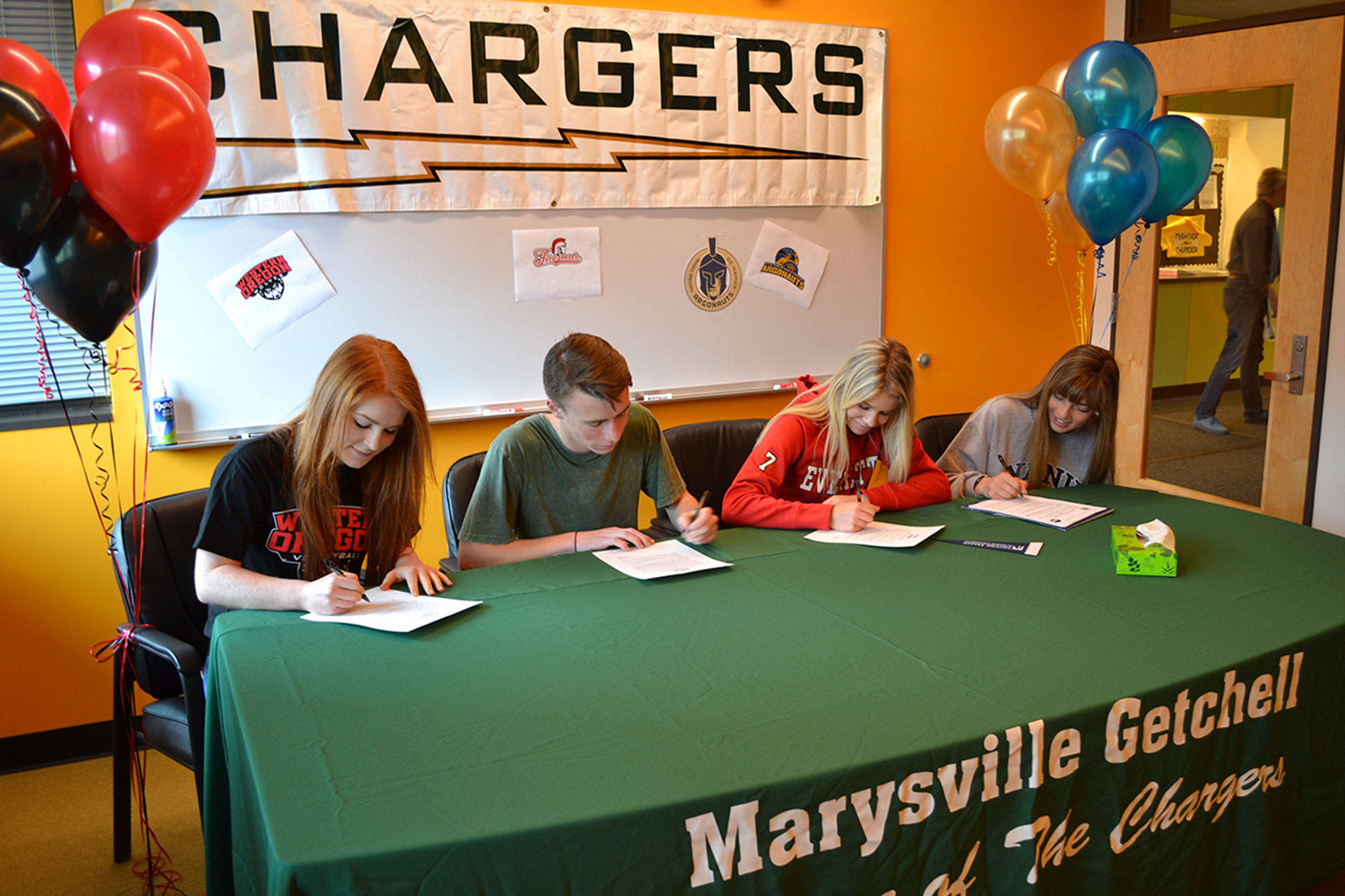 4 from MG to play sports in college