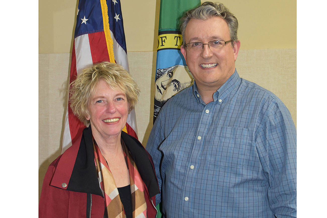 2 new Arlington school board members sworn in