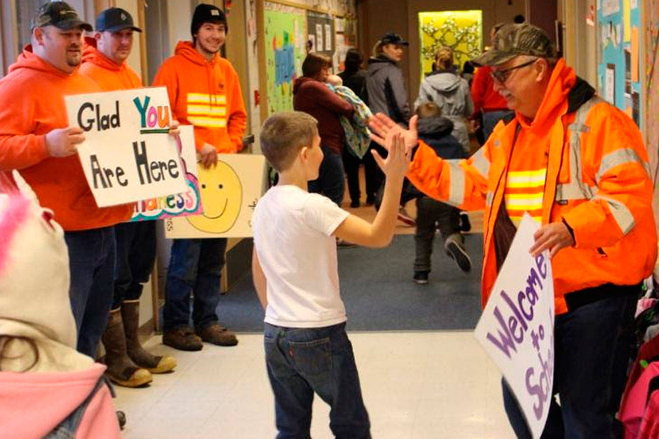 Arlington staff exchanges kindness with grade school