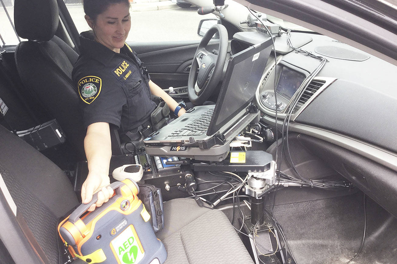 Arlington Rotary donates life-saving defibrillators to police