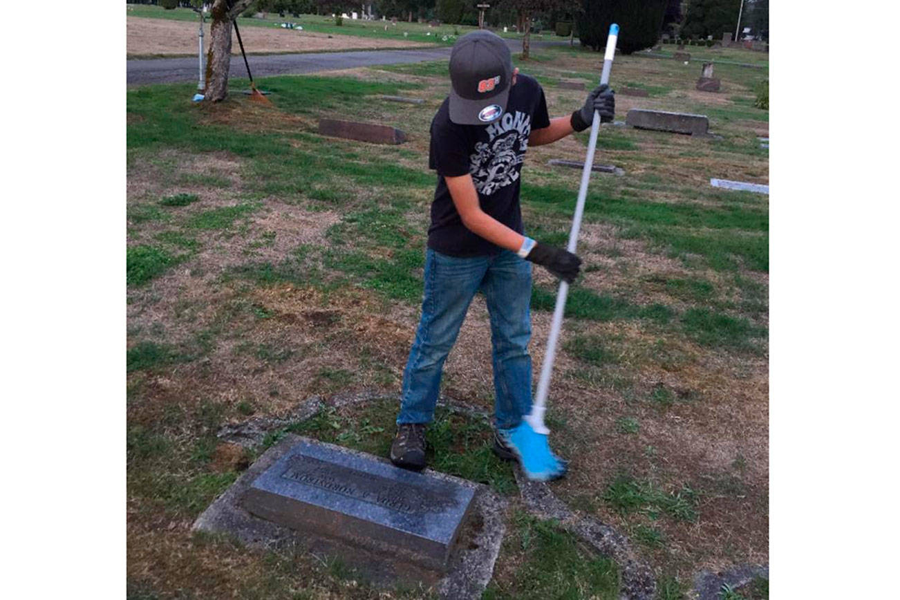 Arlington Scouts clean up cemetery