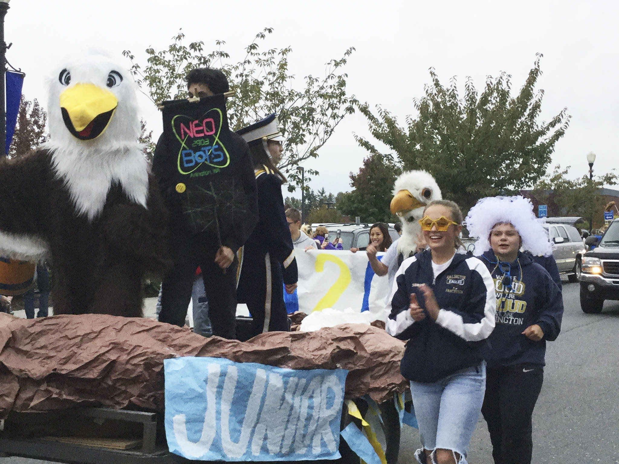 SLIDESHOW - Eagles land for homecoming parade in A-Town
