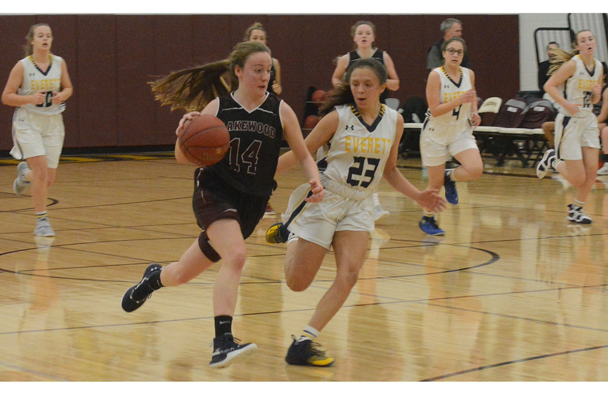 Lakewood boys split games in Yakima, girls host tourney (slide show)