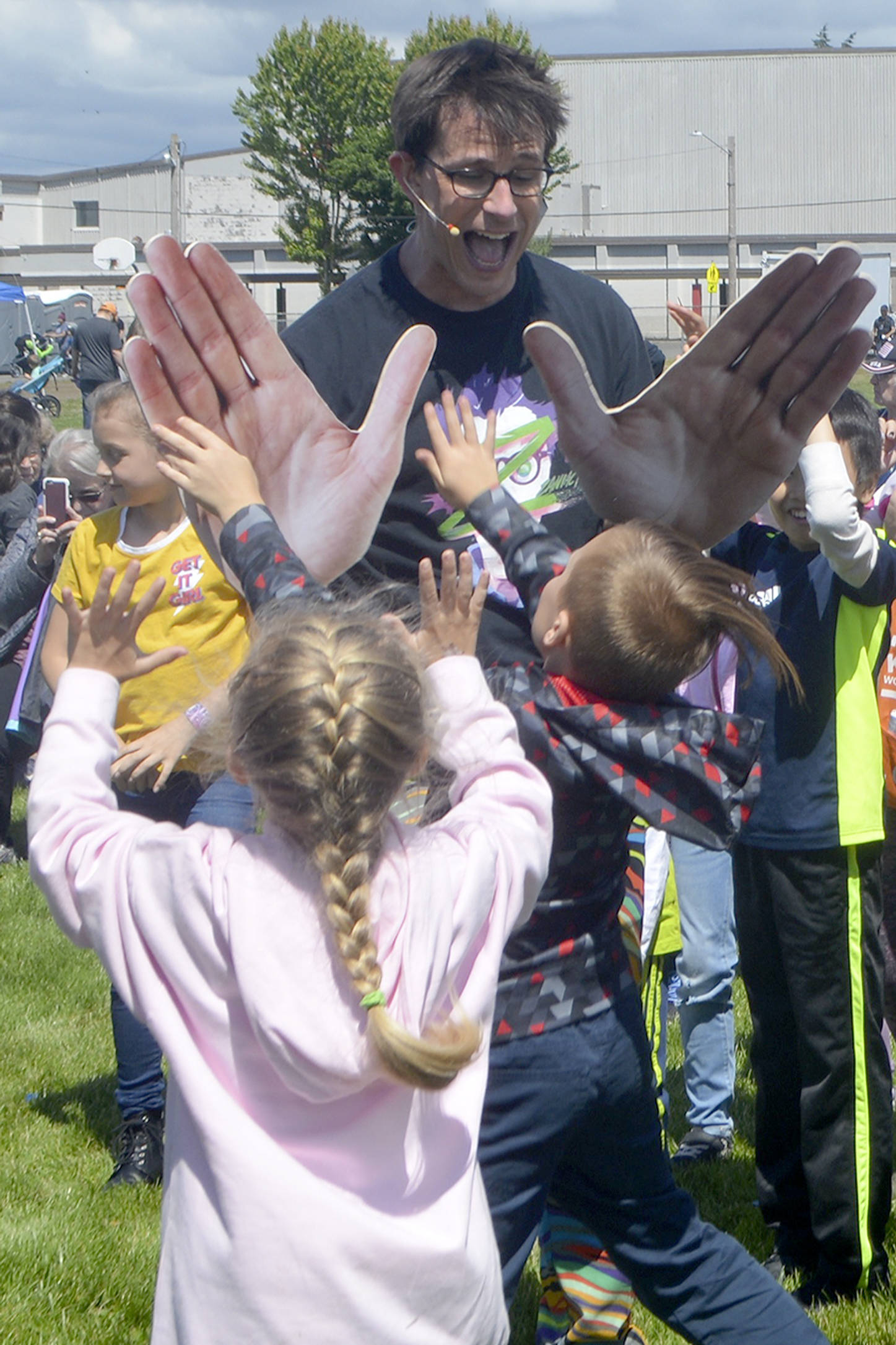 ‘The Zaniac’ gives Marysville Kids Day participants a big hand - actually 2
