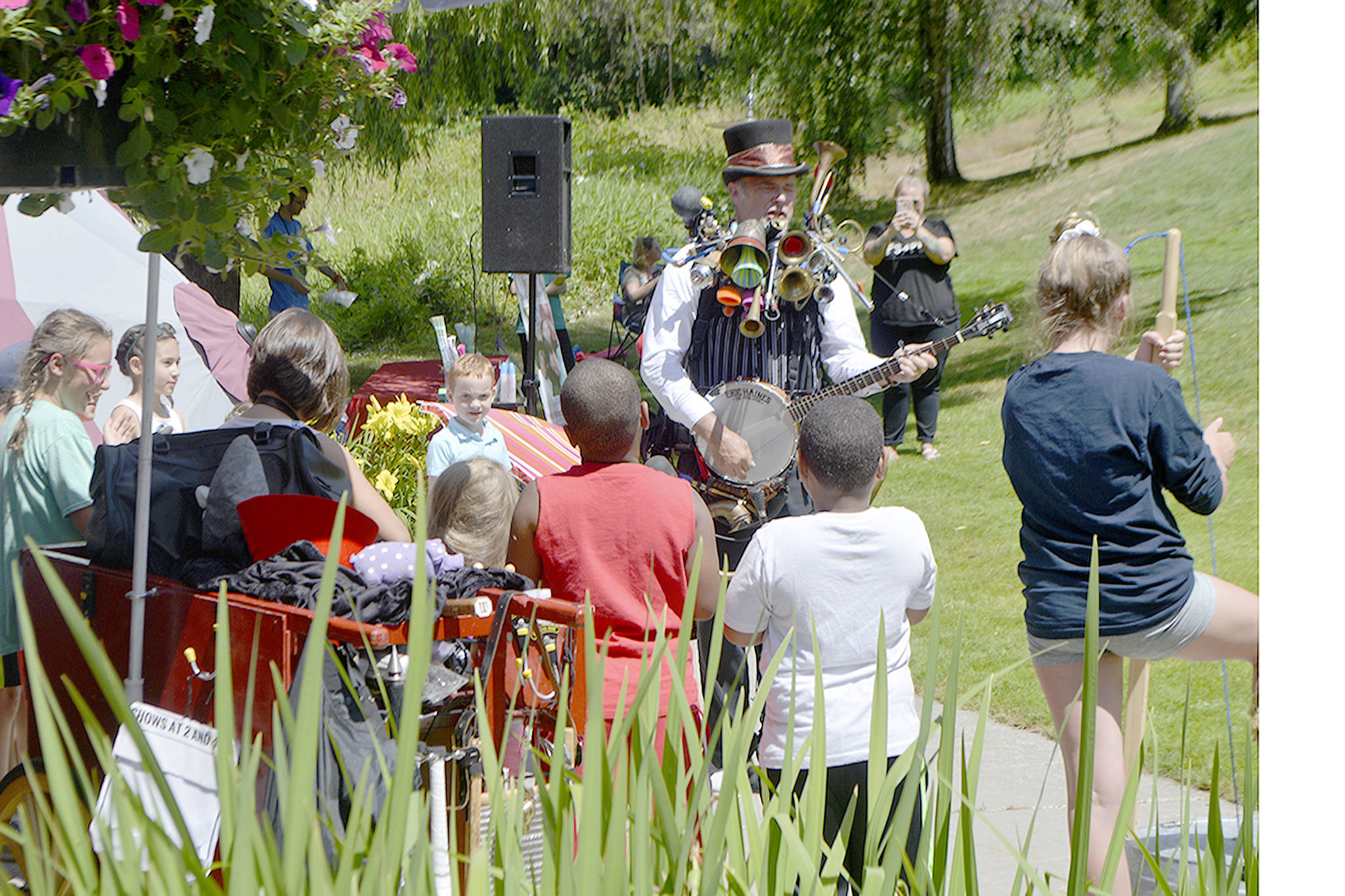 One-man band kicks off kids concerts in Marysville