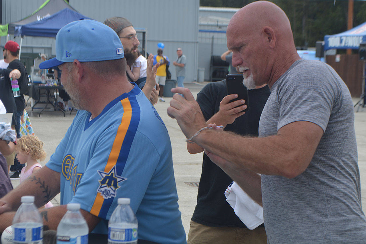 Buhner a big hit at Marysville appearance