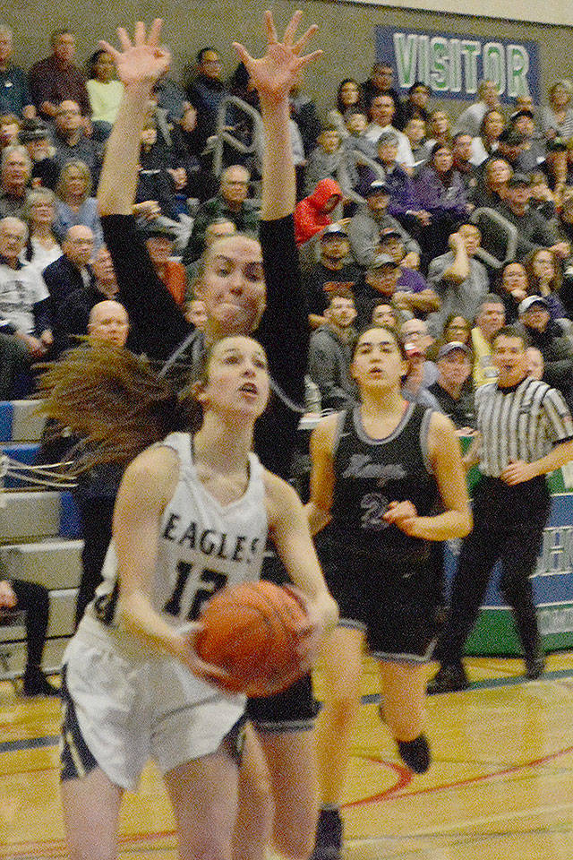 Eagle girls in a rout, play at state Thursday night