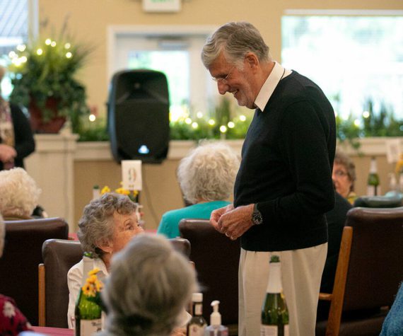 Former television food personality Graham Kerr meets with residents of Windsor Square Senior Living before giving a presentation on Thursday, Sep. 15, 2022, in Marysville, Washington. (Ryan Berry / The Herald)